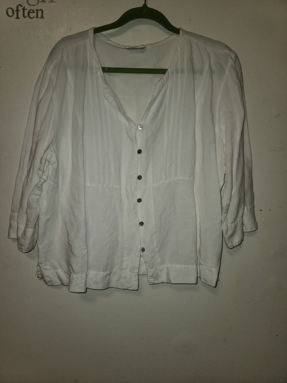 Van Heusen Button Front Shirt in White Size Medium